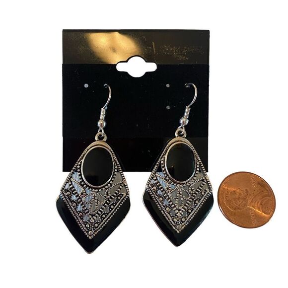 Vintage Black Stone Filigree Silver Toned Drop Earrings. - Picture 5 of 5